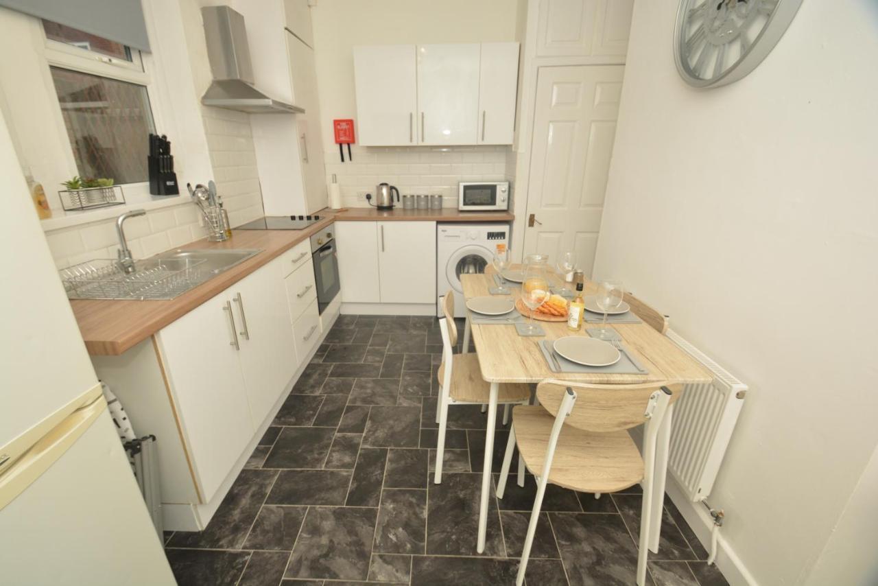 Spacious And Homely 2 Bedroom Flat - Suitelivin غيتْسْهيد المظهر الخارجي الصورة