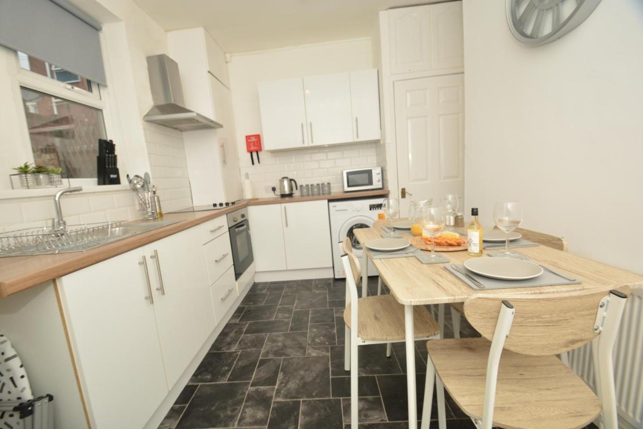 Spacious And Homely 2 Bedroom Flat - Suitelivin غيتْسْهيد المظهر الخارجي الصورة