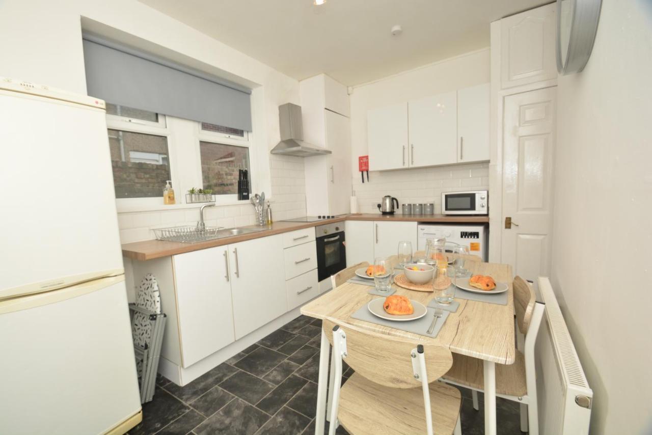 Spacious And Homely 2 Bedroom Flat - Suitelivin غيتْسْهيد المظهر الخارجي الصورة