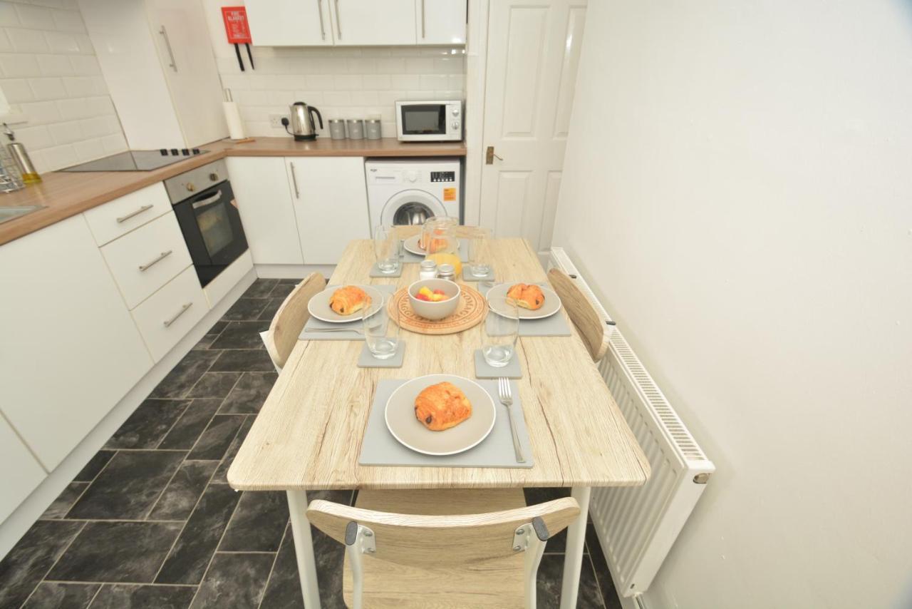 Spacious And Homely 2 Bedroom Flat - Suitelivin غيتْسْهيد المظهر الخارجي الصورة