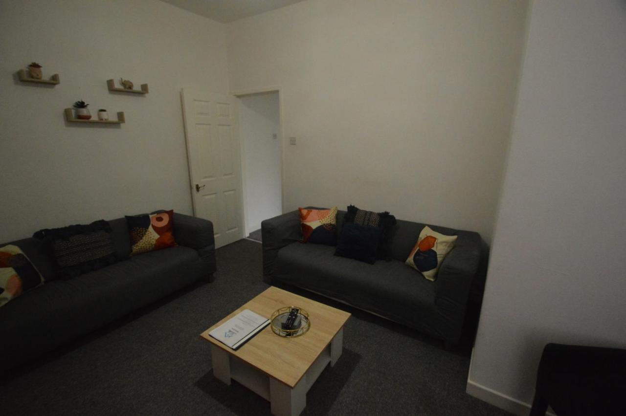 Spacious And Homely 2 Bedroom Flat - Suitelivin غيتْسْهيد المظهر الخارجي الصورة