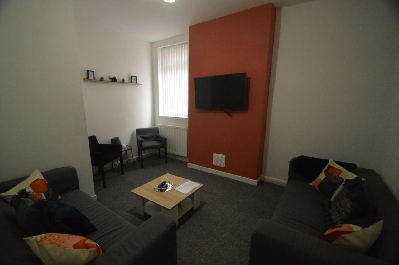 Spacious And Homely 2 Bedroom Flat - Suitelivin غيتْسْهيد المظهر الخارجي الصورة
