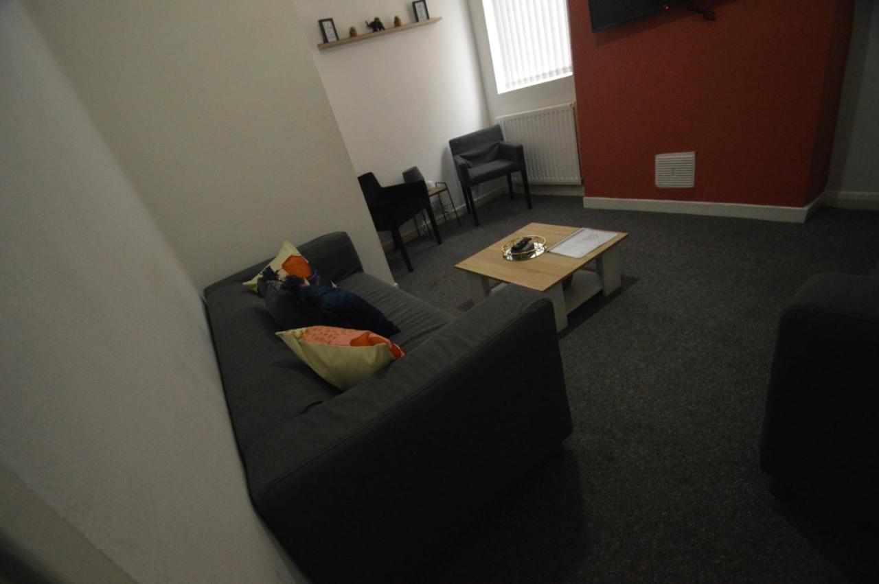 Spacious And Homely 2 Bedroom Flat - Suitelivin غيتْسْهيد المظهر الخارجي الصورة